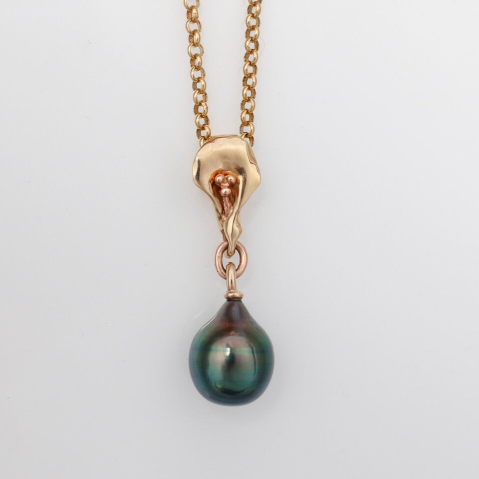 Tahitian Black Pearl Gold Pendant