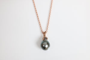 Rose gold Tahitian Black Pearl pendant